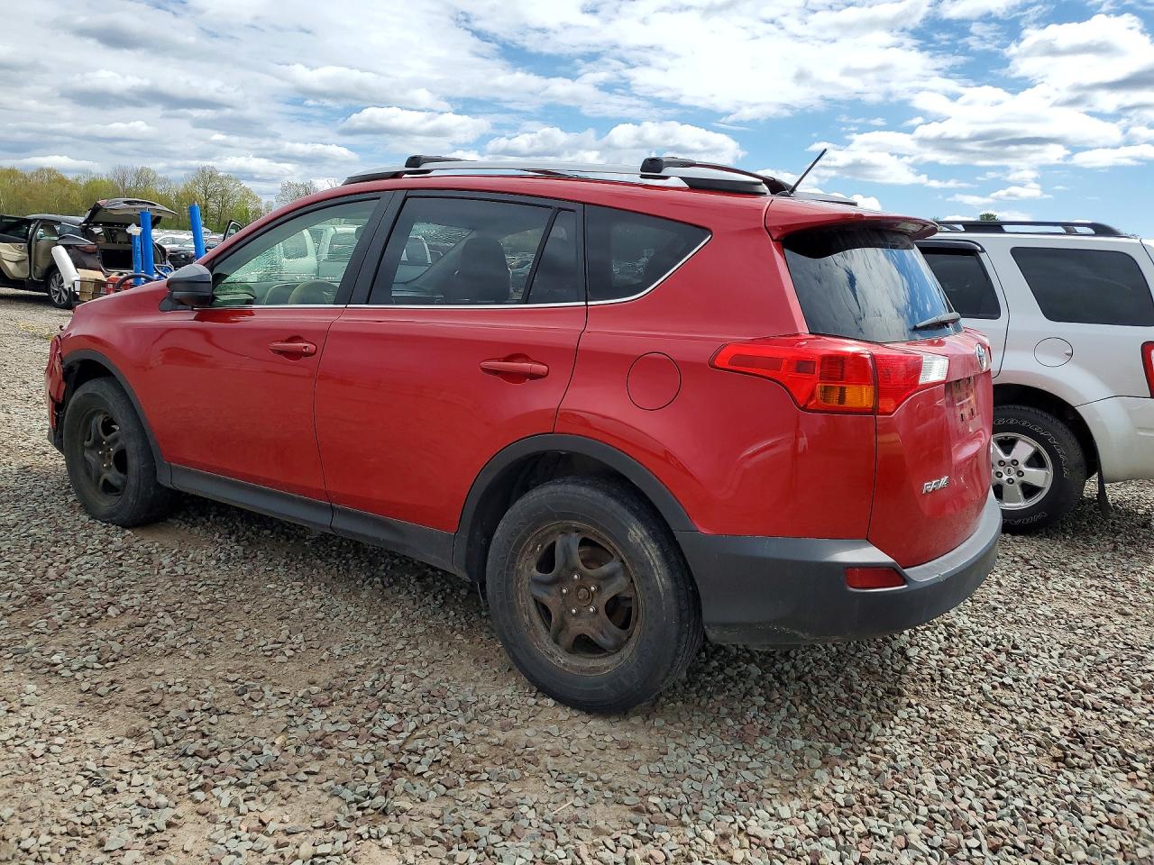 2015 TOYOTA RAV 4 — VIN JTMBFREV7FD167215 — photo 2